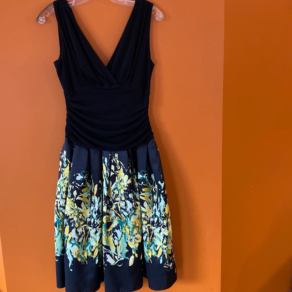 Laura ladies cocktail/grad dress in size 8.
